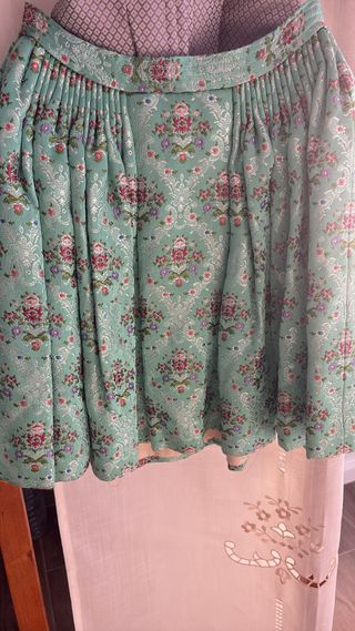 Traje de fallera morado y blanco