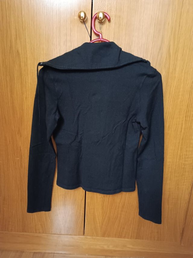 Jersey negro con cremallera