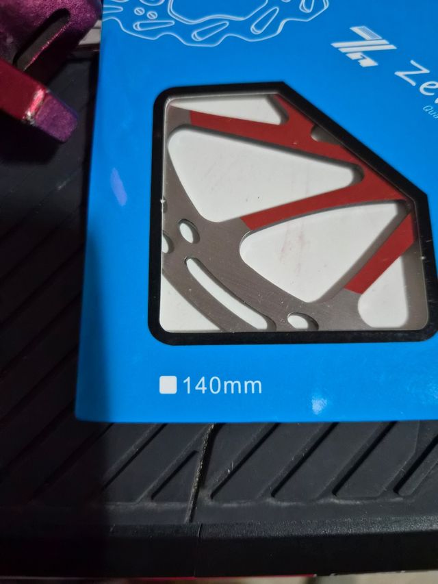 Discos de Freno 2 140mm + pinza de freno Xtech