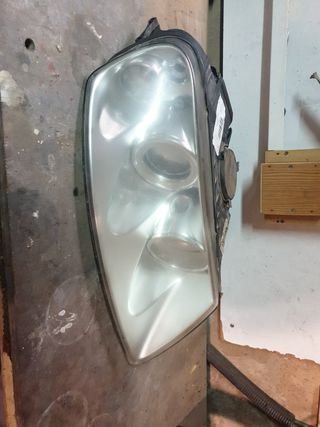Faro Volkswagen Touareg 7L