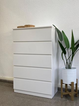 Comoda blanca con 5 cajones nueva