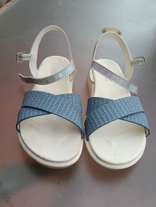 Sandalias Merkalzados Azul y Blanco