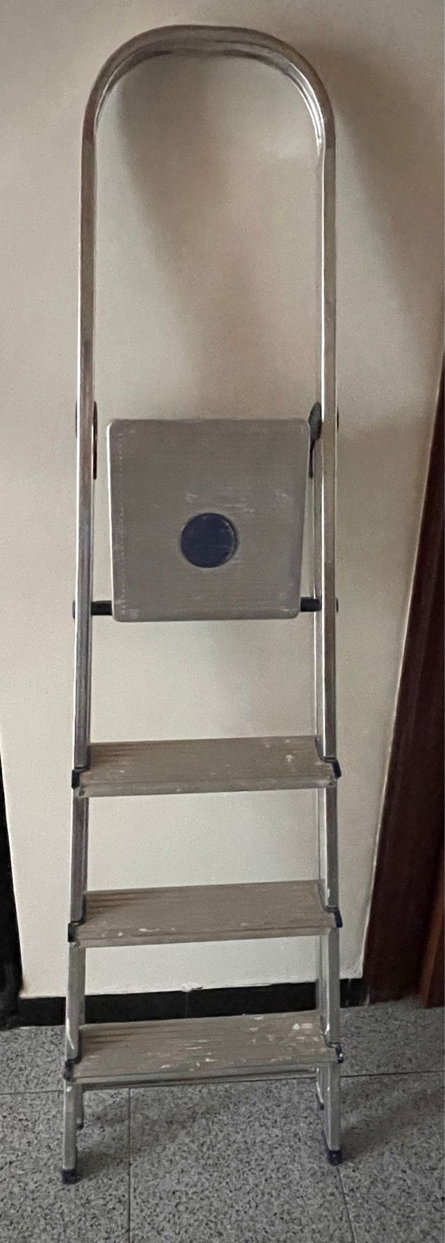 Escalera de aluminio plegable