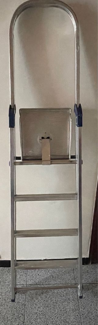Escalera de aluminio plegable