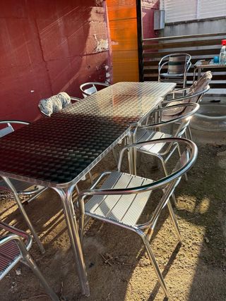 Mesa y sillas de aluminio para terraza