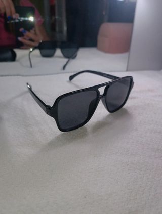 Occhiali da sole neri montatura sottile