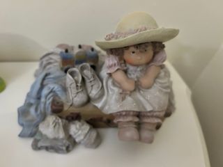 Figura Cuqui porcelana niño pintor