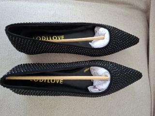 Zapatos Lodi negros con pedrería