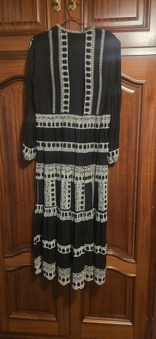 Vestido negro bordado