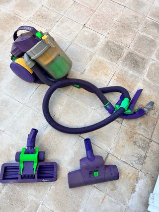 Aspiradora Dyson Morada con Accesorios