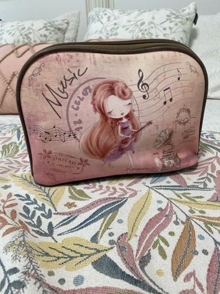 Neceser estampado chica música