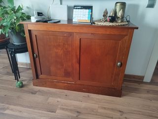 Mueble de TV de madera
119 ancho-40 profun-84 alt
