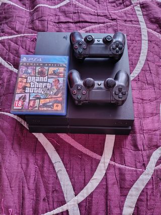 PS4 de 1 TB con 2 mandos y GTA V