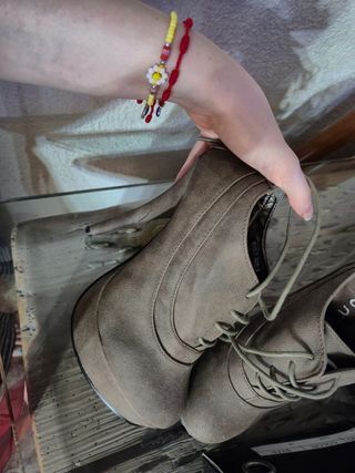 Botines altos con plataforma, mio mio, número 36. 