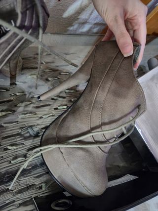 Botines altos con plataforma, mio mio, número 36. 