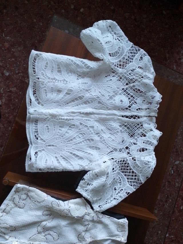 Suéter y Chaleco de encaje blanco