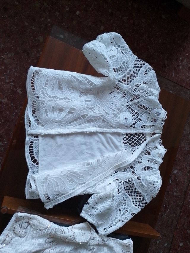 Suéter y Chaleco de encaje blanco