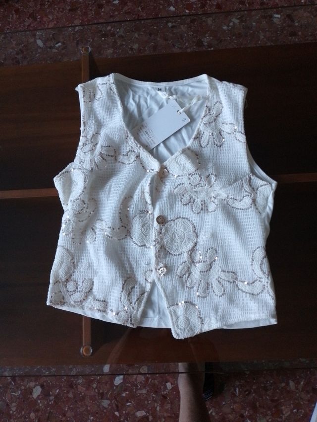 Suéter y Chaleco de encaje blanco