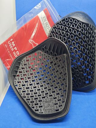 Hombreras Alpinestars Moto EN 1621-1 
Nivel 1.