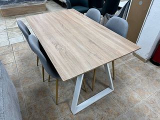 Mesa de comedor y 4 sillas, nuevo set
