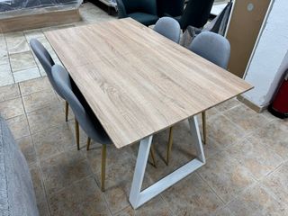 Conjunto Mesa y 4 Sillas, a estrenar