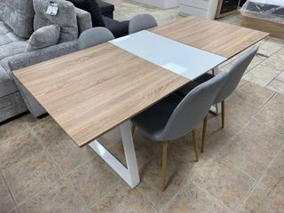 Conjunto Mesa y 4 Sillas, a estrenar