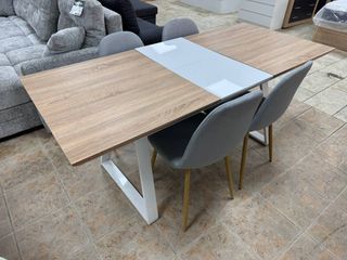 Mesa extensible madera y blanco, 4 sillas