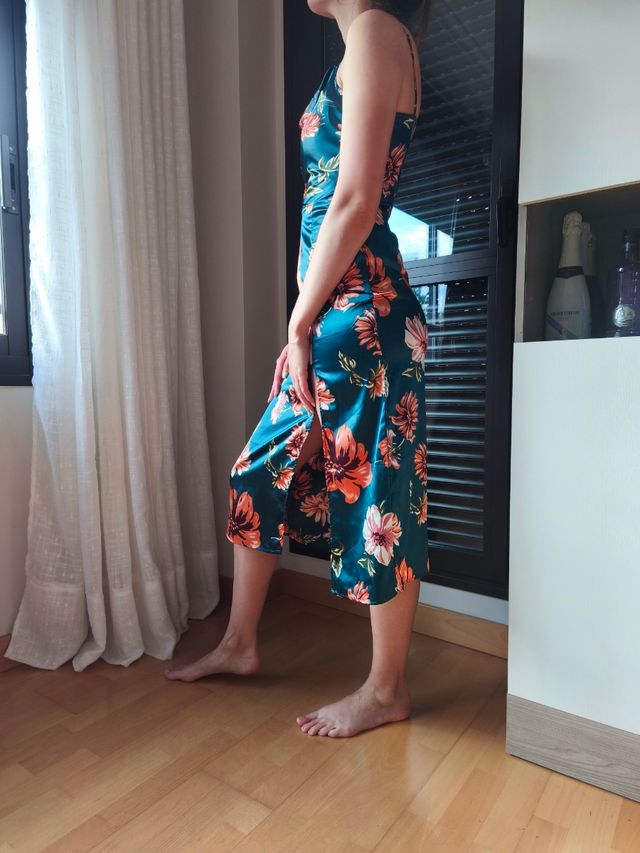 Vestido floral naranja y verde azulado