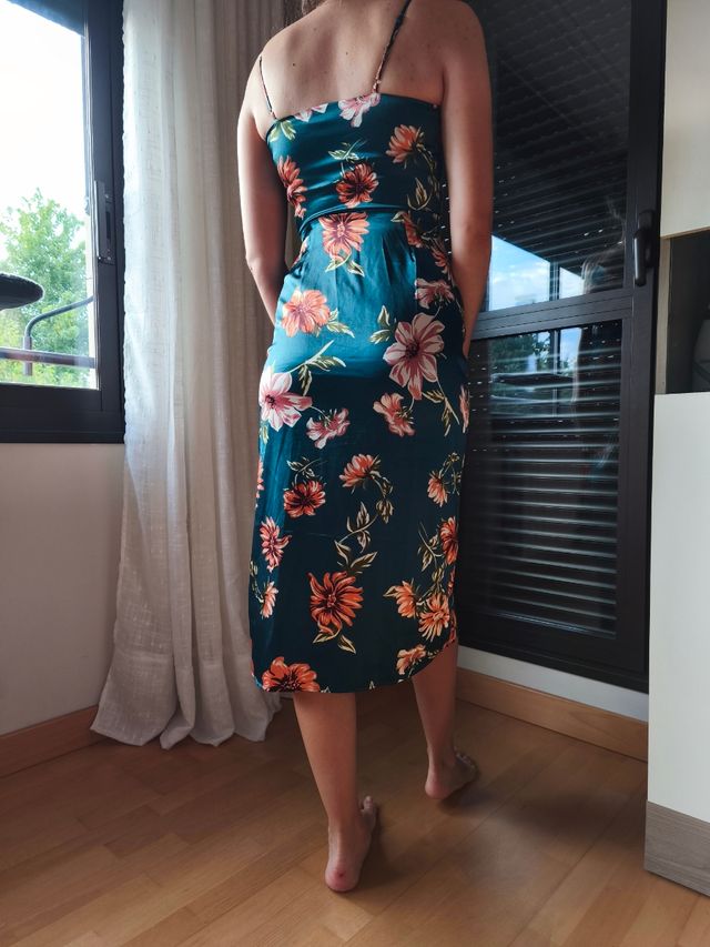 Vestido floral naranja y verde azulado