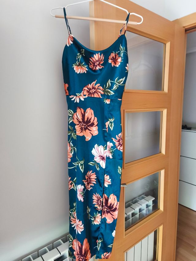 Vestido floral naranja y verde azulado