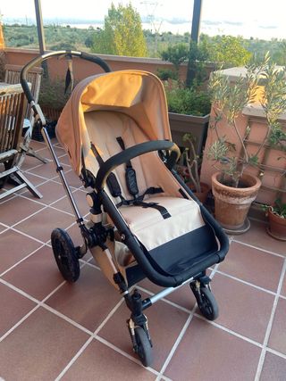 Carrito de bebé con accesorios