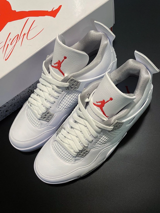 Zapatillas Jordan Blancas y Rojas