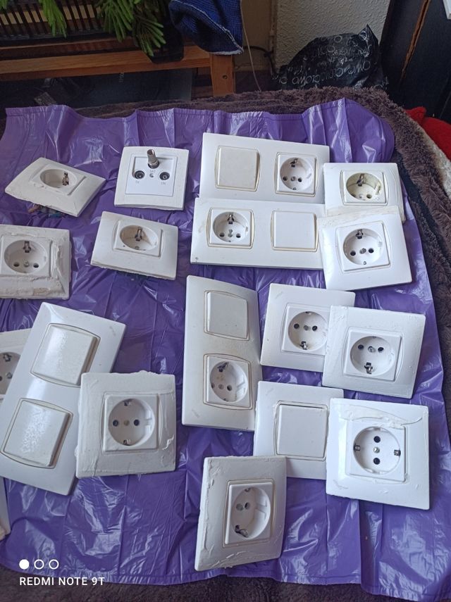 Enchufes y mecanismos eléctricos