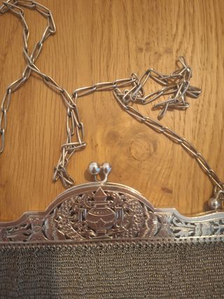 Bolso de plata antiguo con cadena