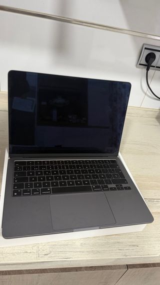 MacBook Air M3 2024 8GB RAM / 256GB 