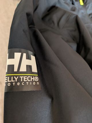 Chaqueta Helly Hansen Negra y Neón