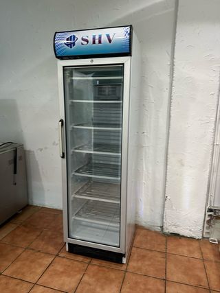 congelador expositor vertical SHV 1 puerta