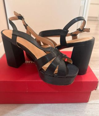 Zapatos de tacón negros con plataforma