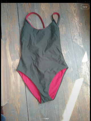 Bañador reversible rojo cereza y verde oliva