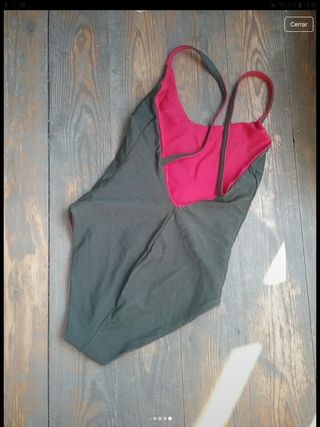 Bañador reversible rojo cereza y verde oliva