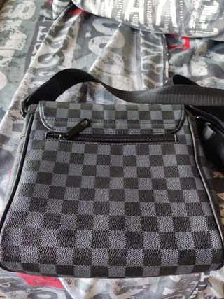 Bandolera Louis Vuitton negra