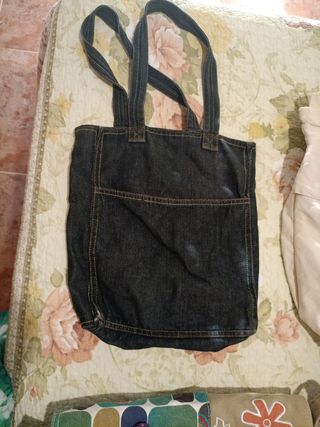 Bolsos diferentes tipos a 3 € la unidad 