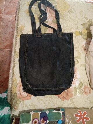 Bolsos diferentes tipos a 3 € la unidad 