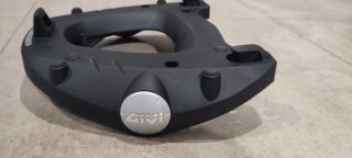 Maleta Givi TRK52B Negra + anclaje SR5109