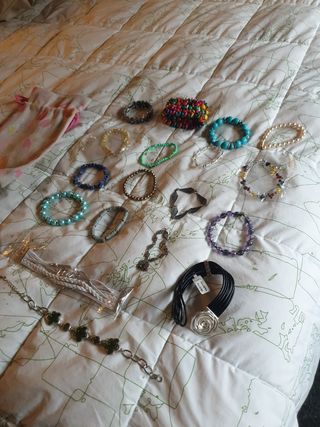 Lote de pulseras y neceser de Regalo