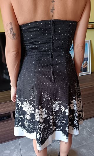 Vestido de fiesta negro con lunares