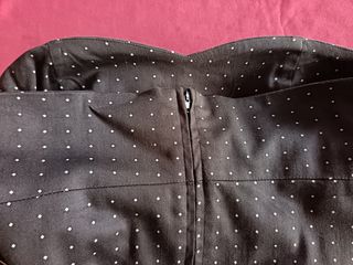 Vestido de fiesta negro con lunares