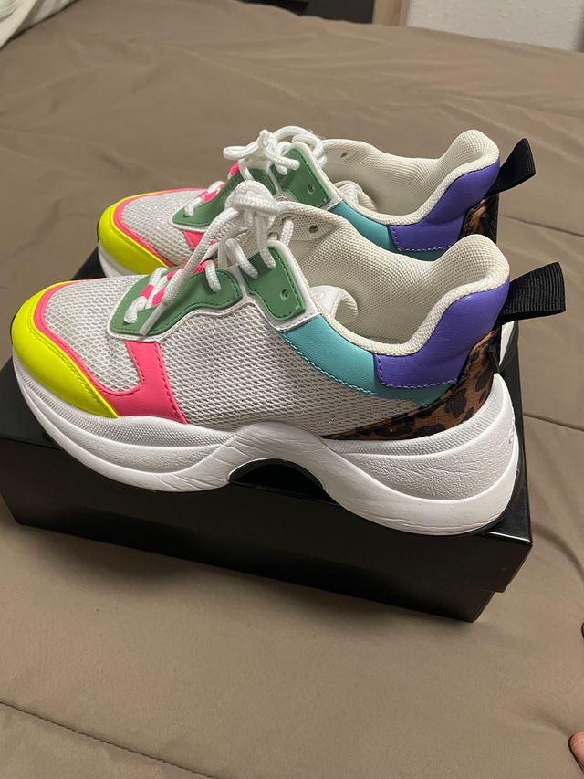 Zapatillas Guess Mujer Talla 37 - PVP 125€