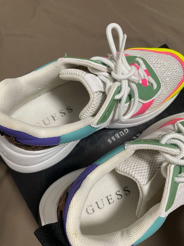 Zapatillas Guess Mujer Talla 37 - PVP 125€