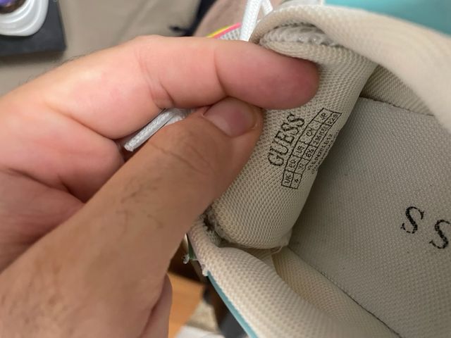 Zapatillas Guess Mujer Talla 37 - PVP 125€